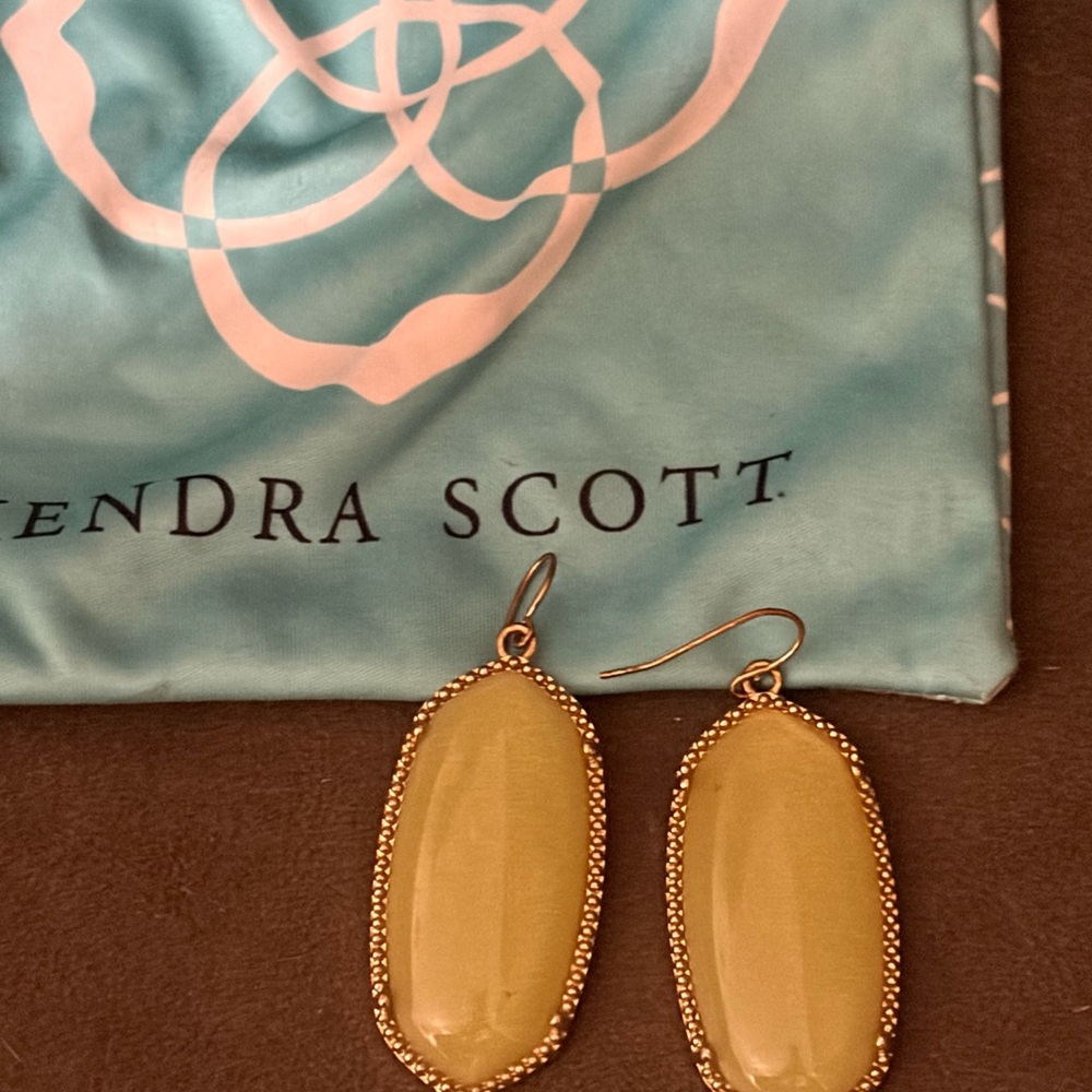 Kendra Scott Yellow Gold Elle Drop Earrings - Picture 4 of 8